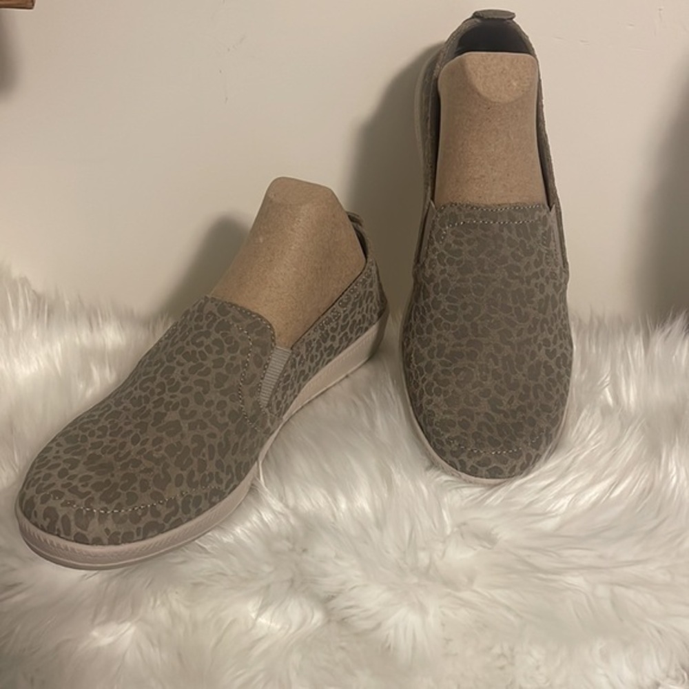 Skechers Slip on shoe Women's Madison Ave - Feline Wild Taupe Sneakers NEW Sz 7